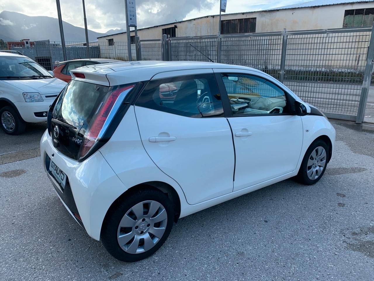 Toyota Aygo 1.0B 69 CV 5P X-PLAY