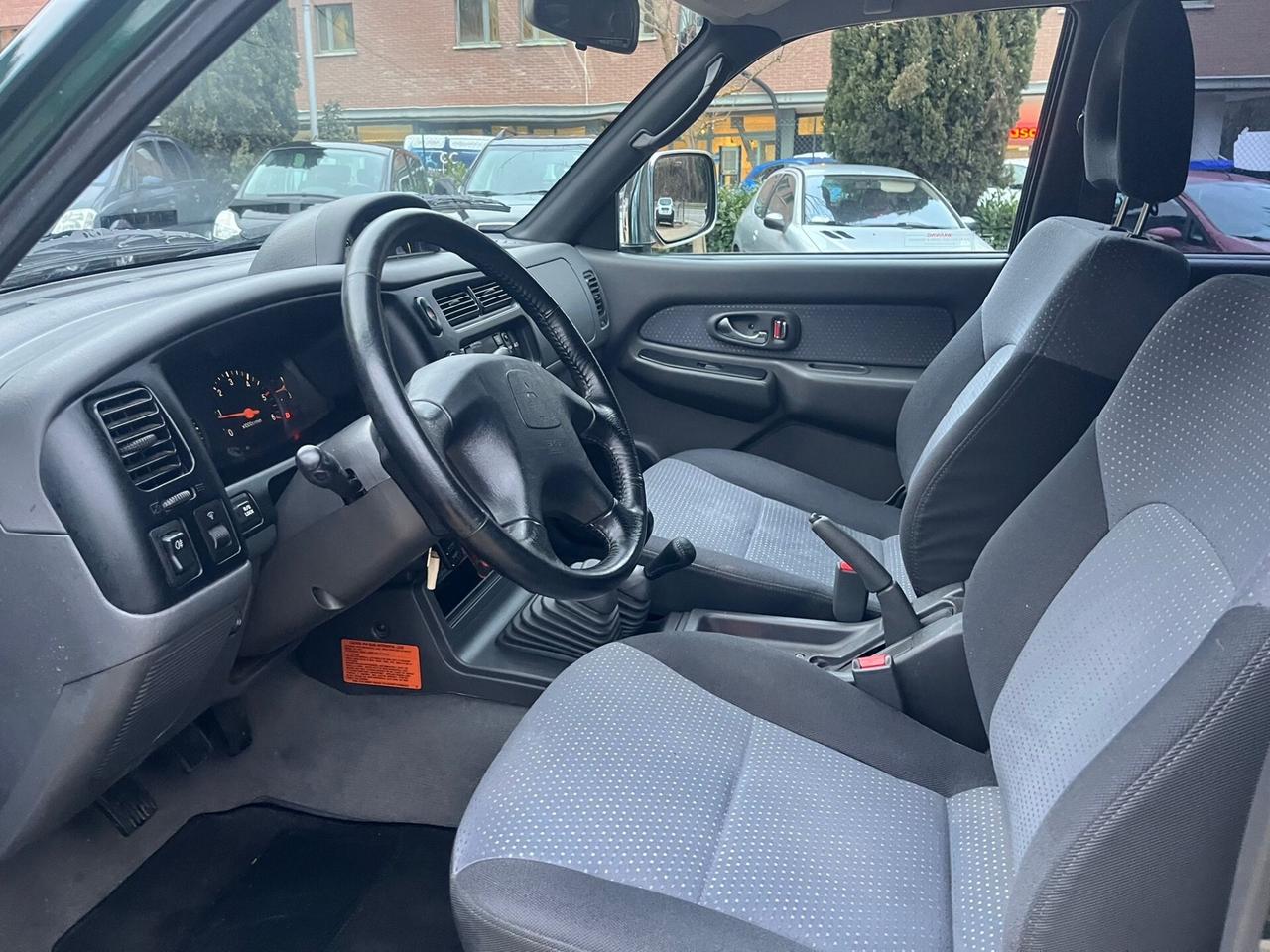 Mitsubishi L200 2.5 Diesel - 4x4 - Pick-Up Cabina