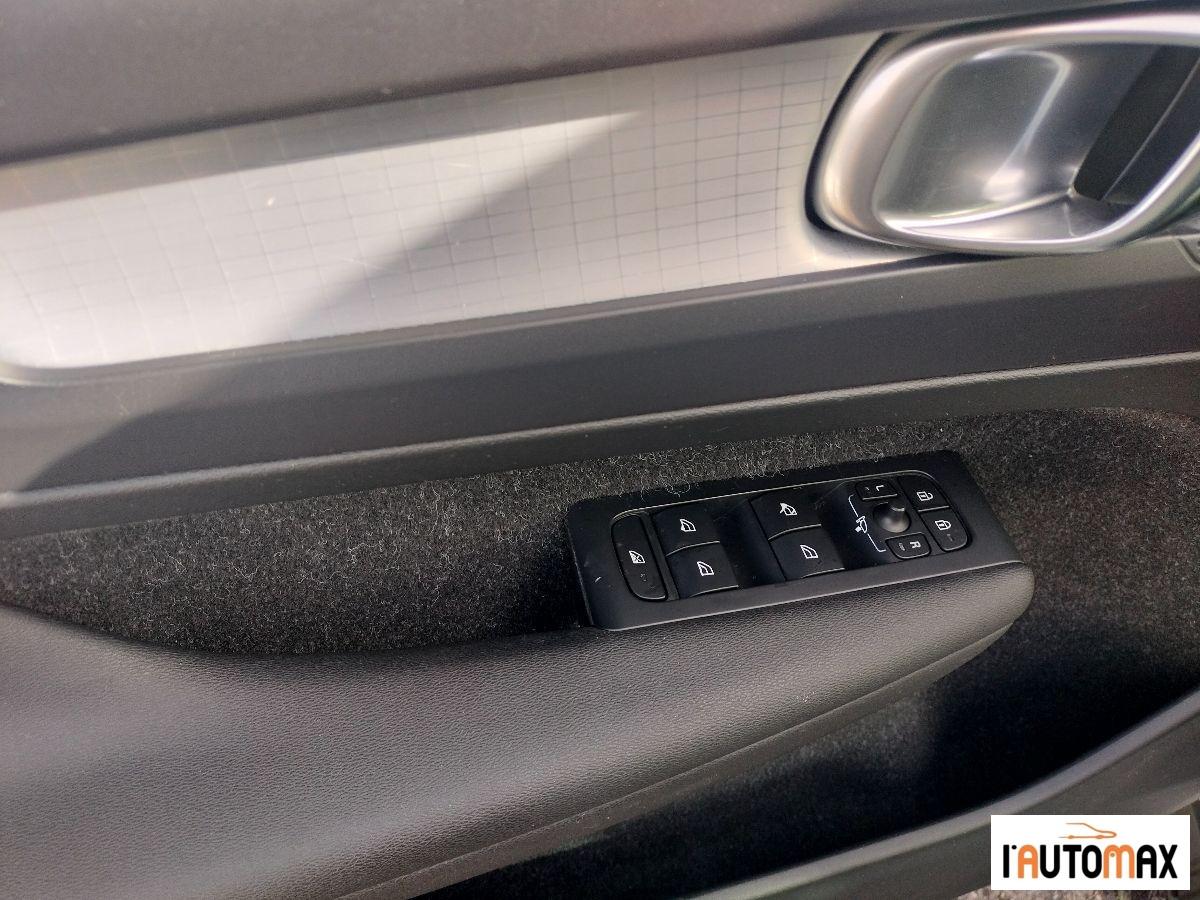 VOLVO - XC40 - 2.0 D3 Momentum - Autocarro 5 Posti