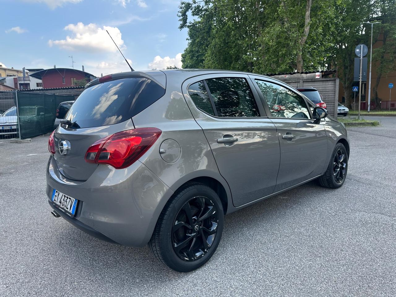 Opel Corsa 1.4 90CV automatica 5 porte b-Color