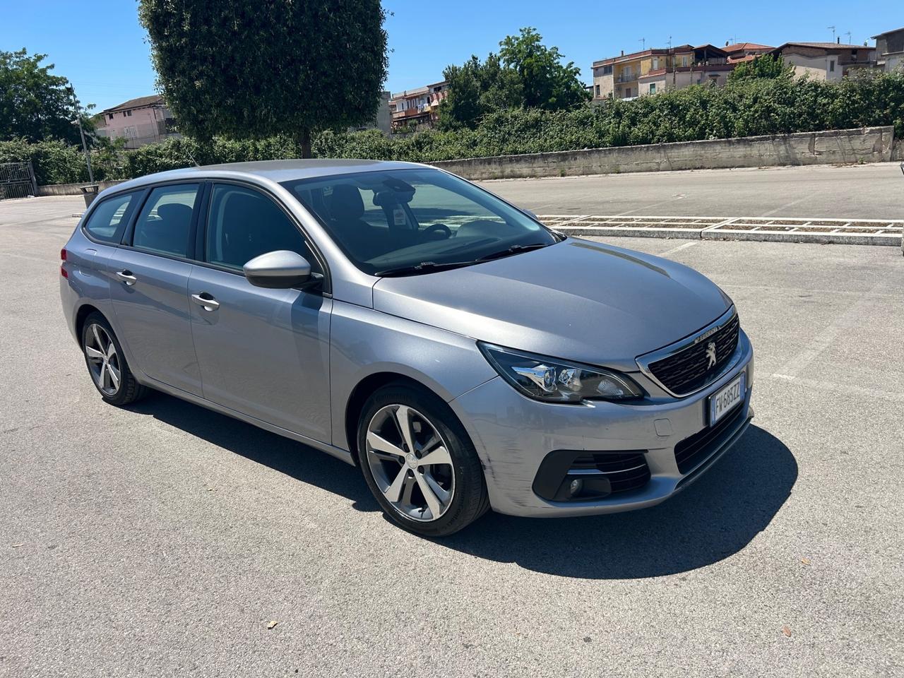 Peugeot 308 BlueHDi 130 S&S SW Allure da vetrina