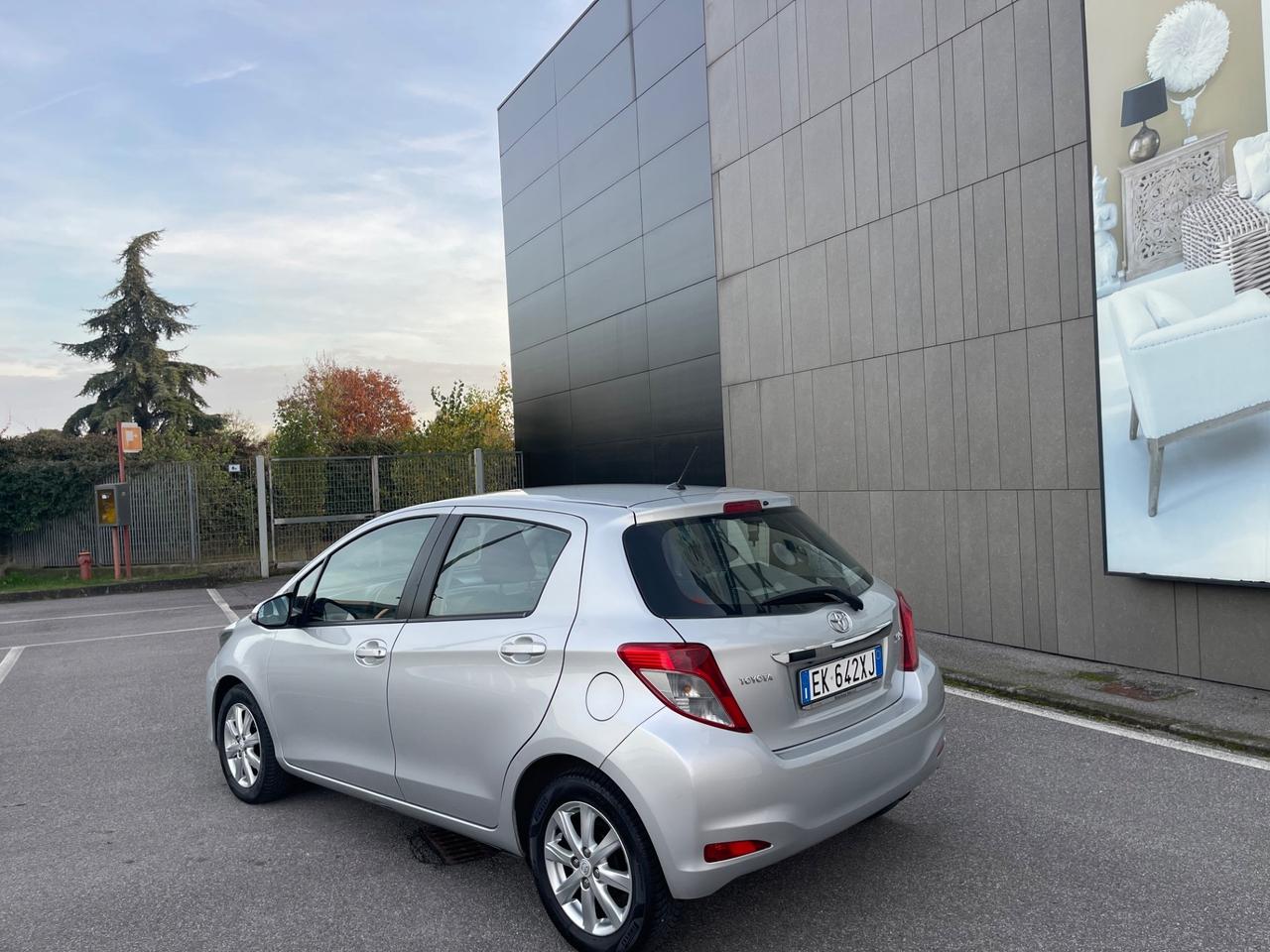 Toyota Yaris 1.3 5 porte Lounge