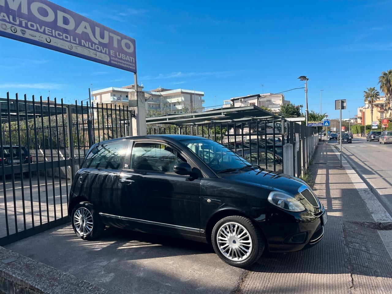Lancia Ypsilon 1.2 69 CV Diva X NeoPatentati