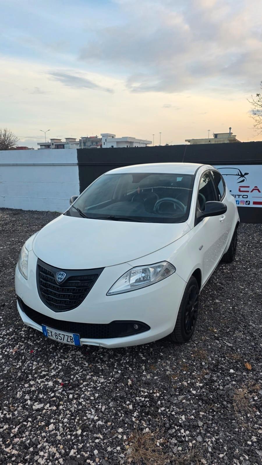 Lancia Ypsilon 1.2 69 CV 5 porte Elefantino