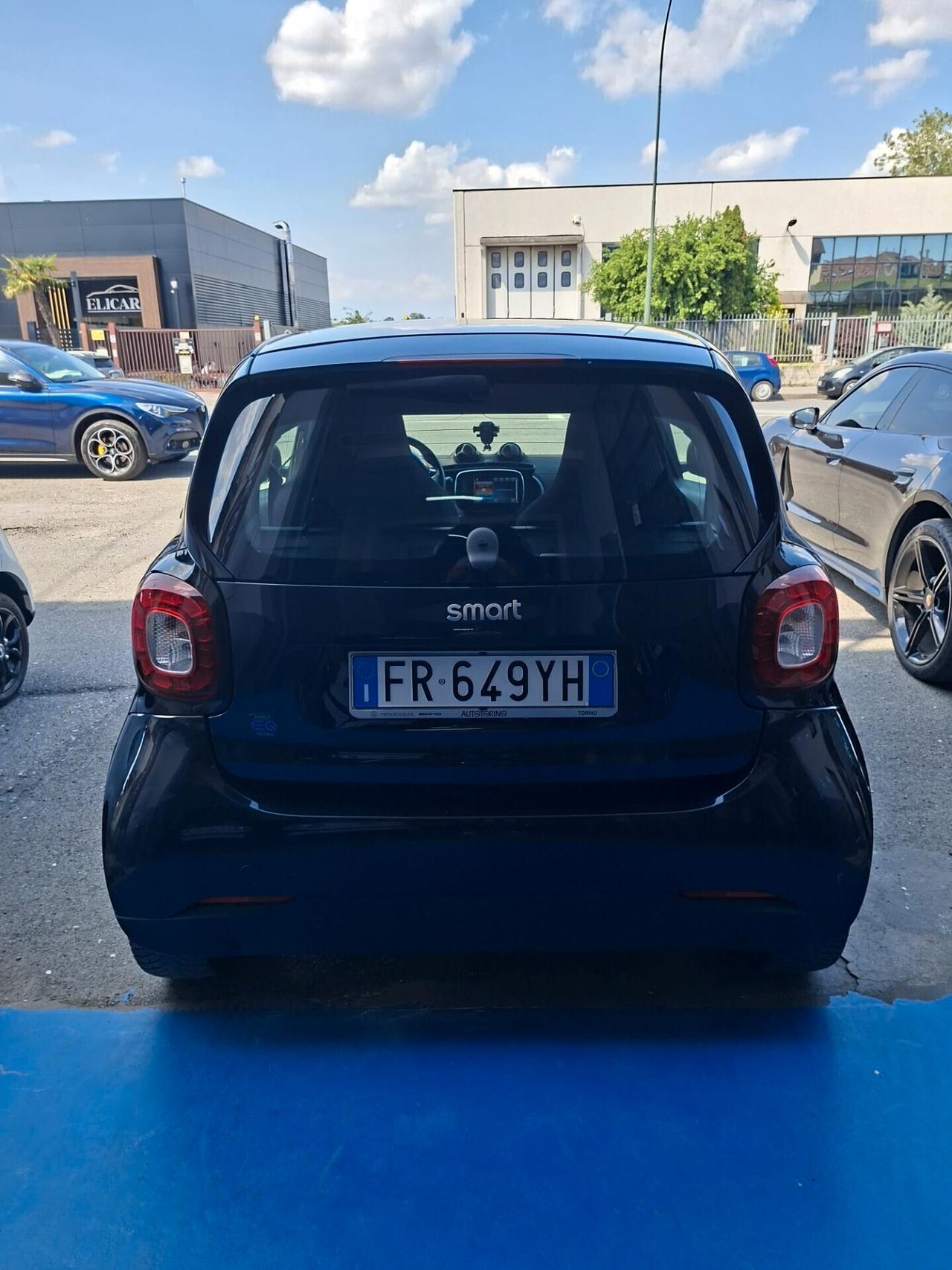 Smart ForTwo electric drive, allestimento Passion. Tetto panoramico con tendina, cerchi diamantati, schermo touch screen e molto altro
