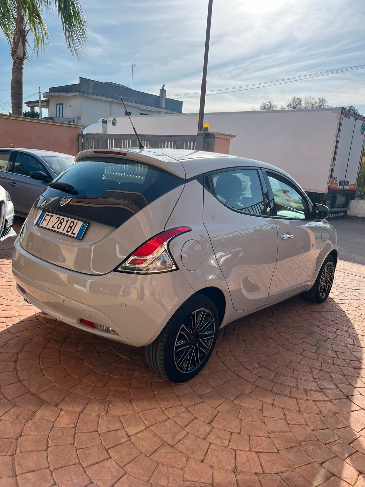 Lancia Ypsilon 1.2 69 CV 5 porte GPL Ecochic Gold