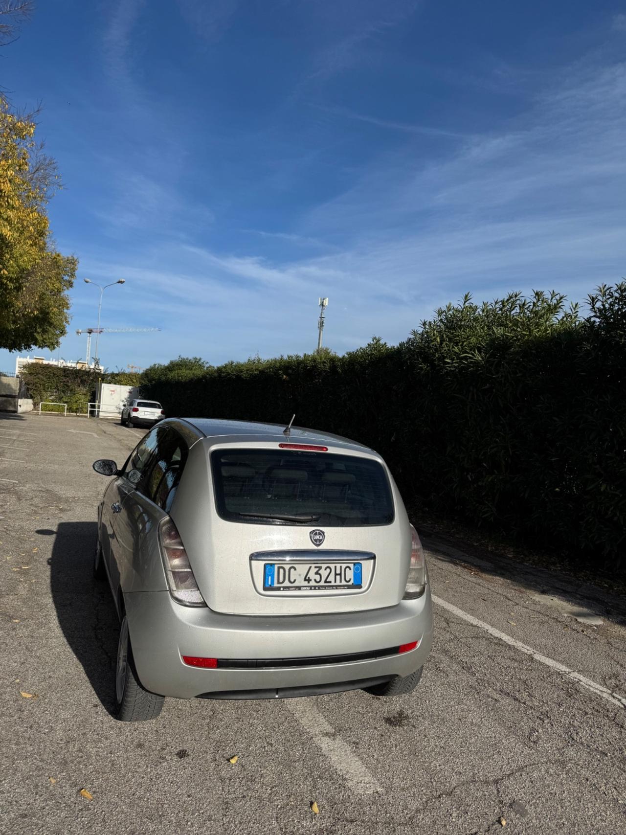 Lancia Ypsilon 1.3 MJT 75 CV Argento