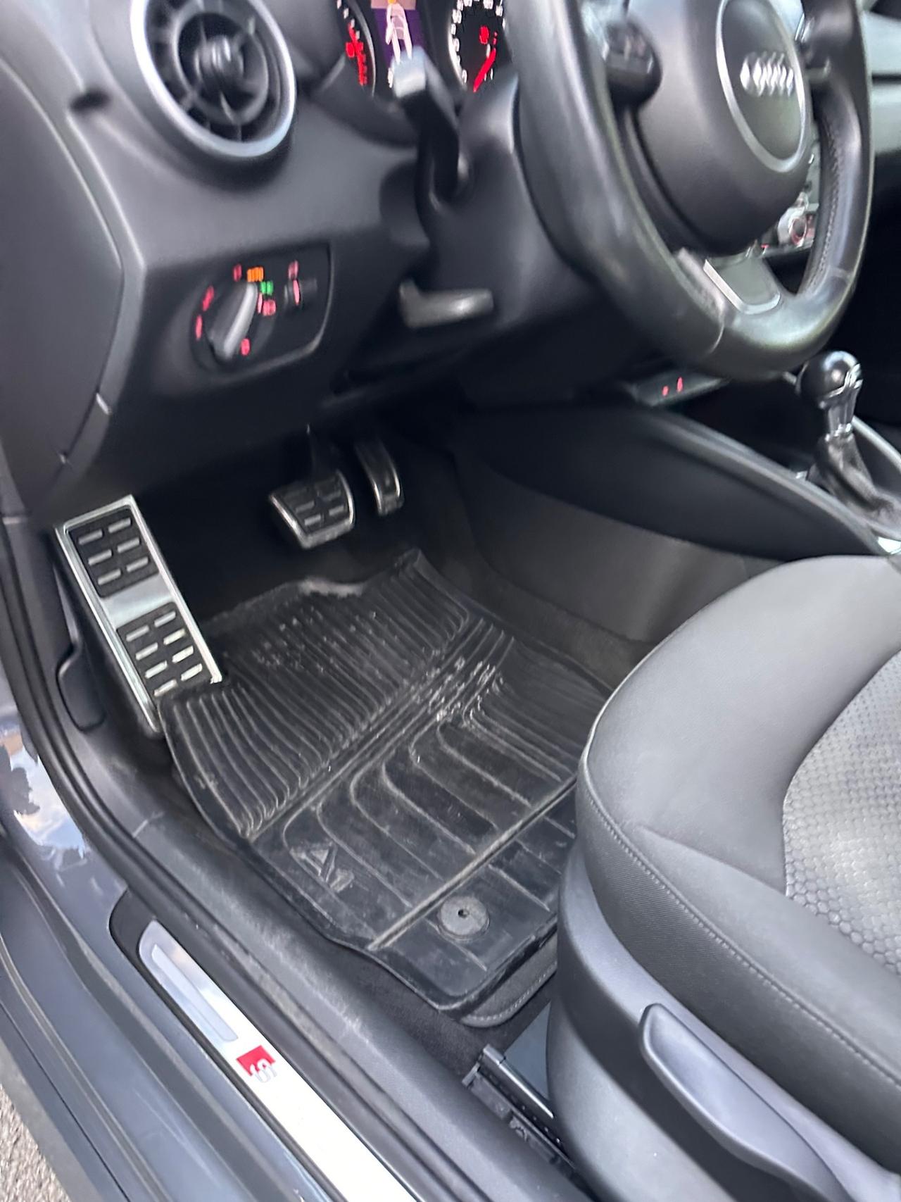 Audi A1 1.4 TDI Design S Line fari admiral