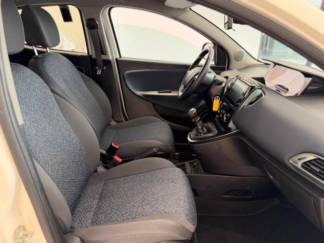 Lancia Ypsilon III 1.0 firefly hybrid Gold s&s 70cv 5p.ti
