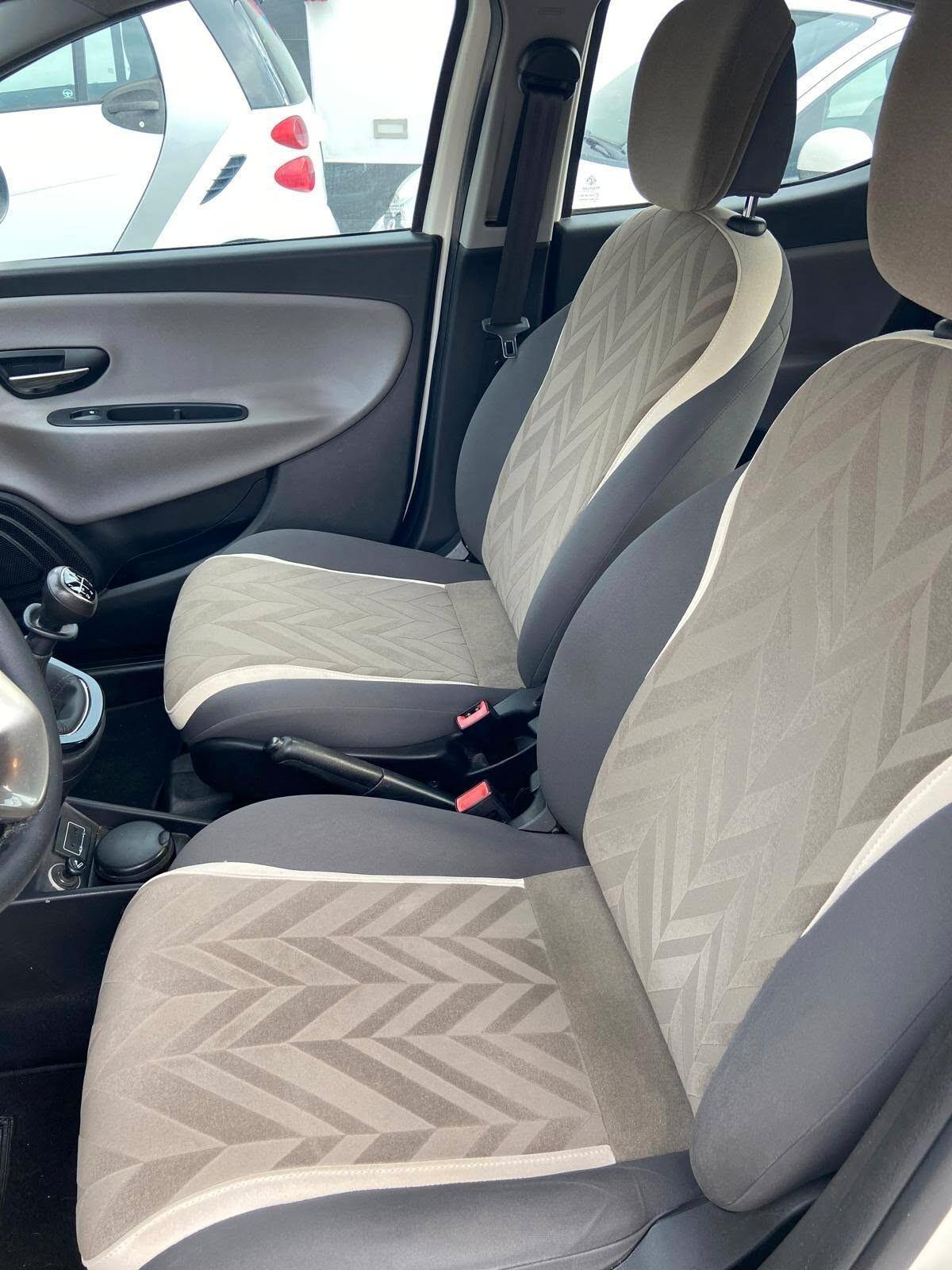 Lancia Ypsilon 0.9 TwinAir 85 CV 5 porte Metano Ecochic Elle