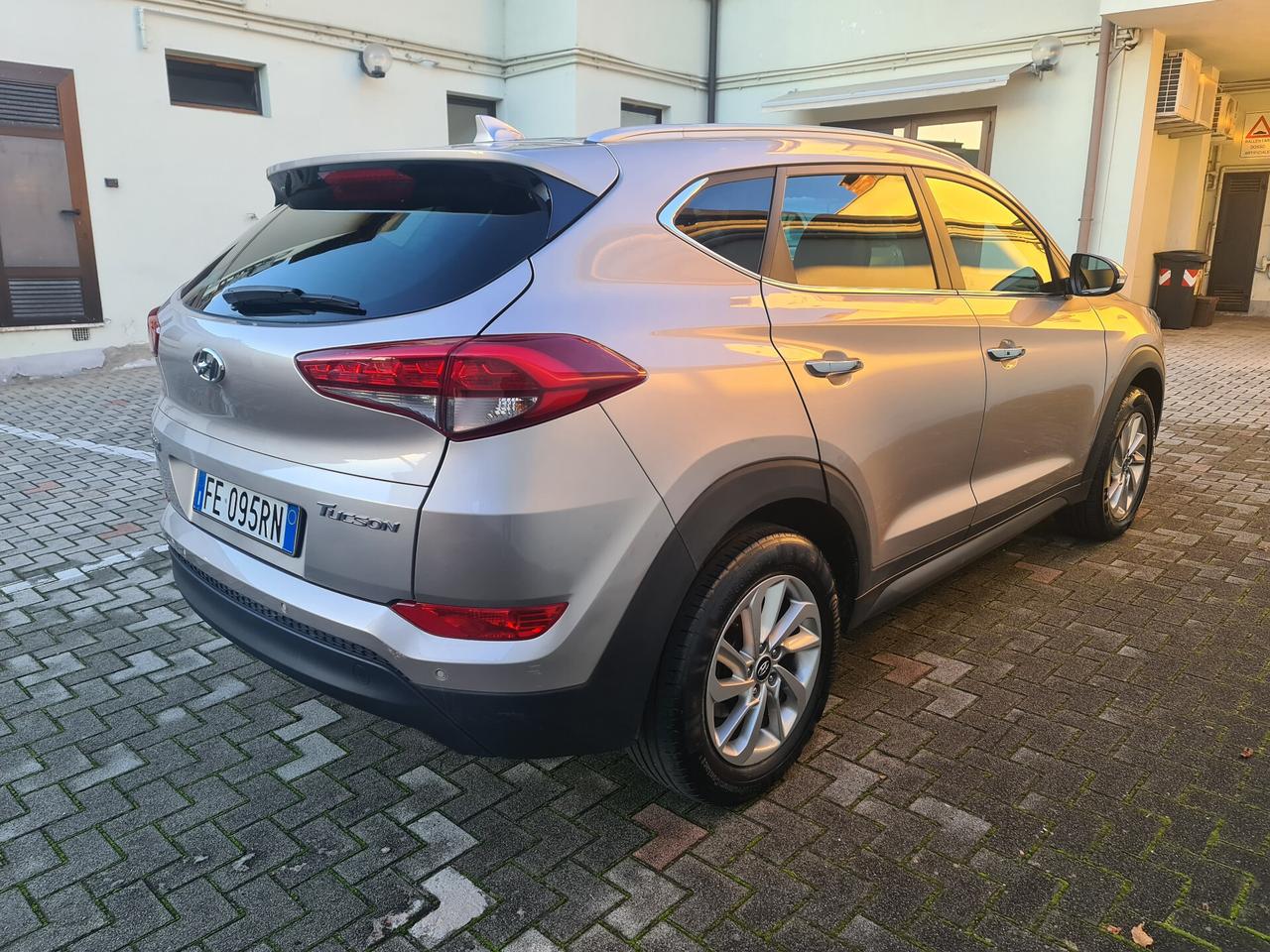 Hyundai Tucson E6 / 1.7 CRDi XPossible - Unicoprop.