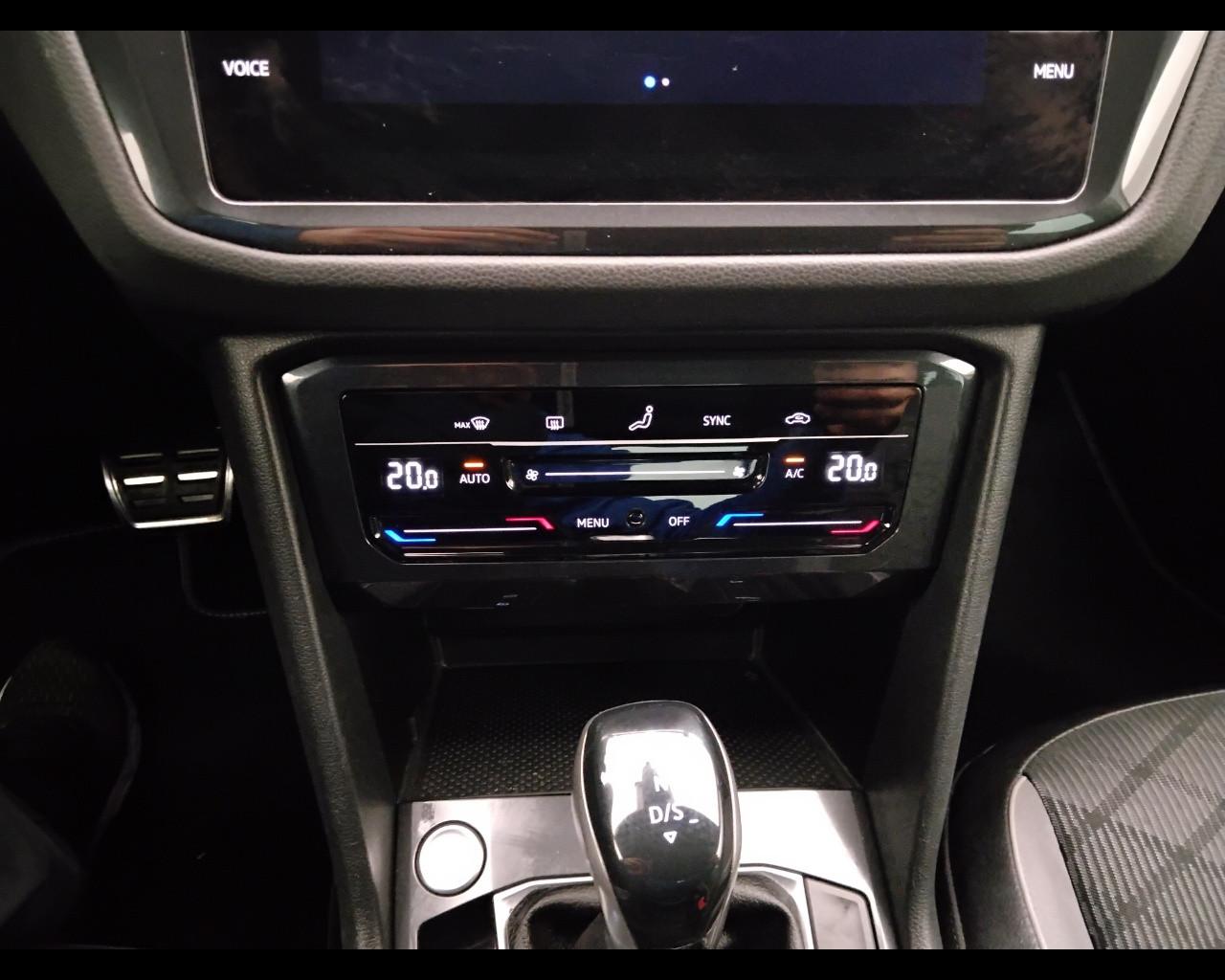 VOLKSWAGEN Tiguan II 2021 - Tiguan 1.5 tsi R-Line 150cv dsg