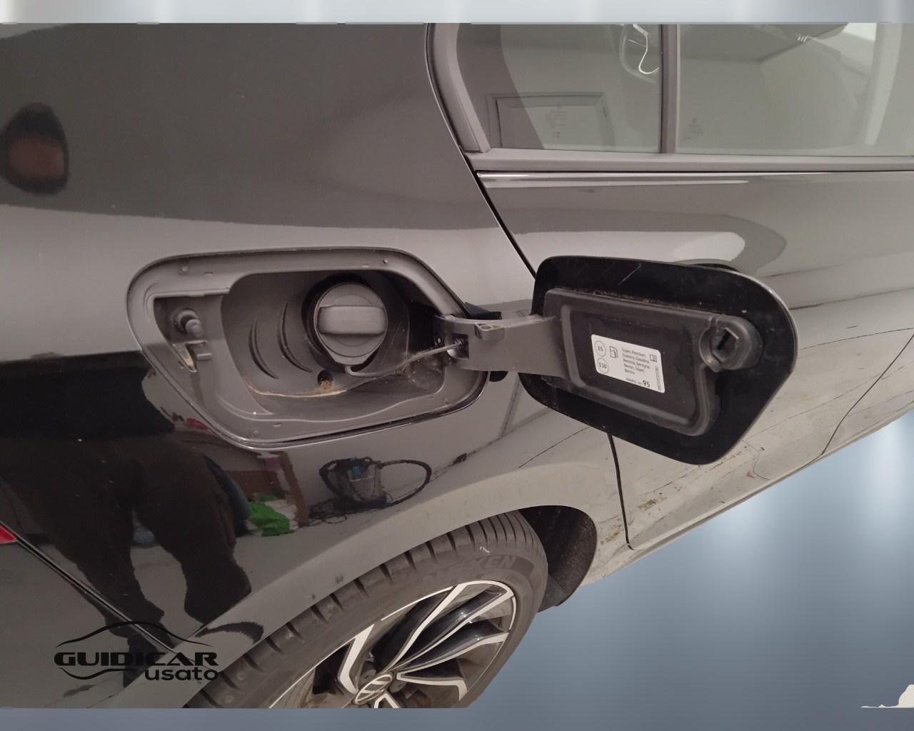 VOLKSWAGEN Golf VIII 2020 - Golf 1.0 etsi evo Life 110cv dsg