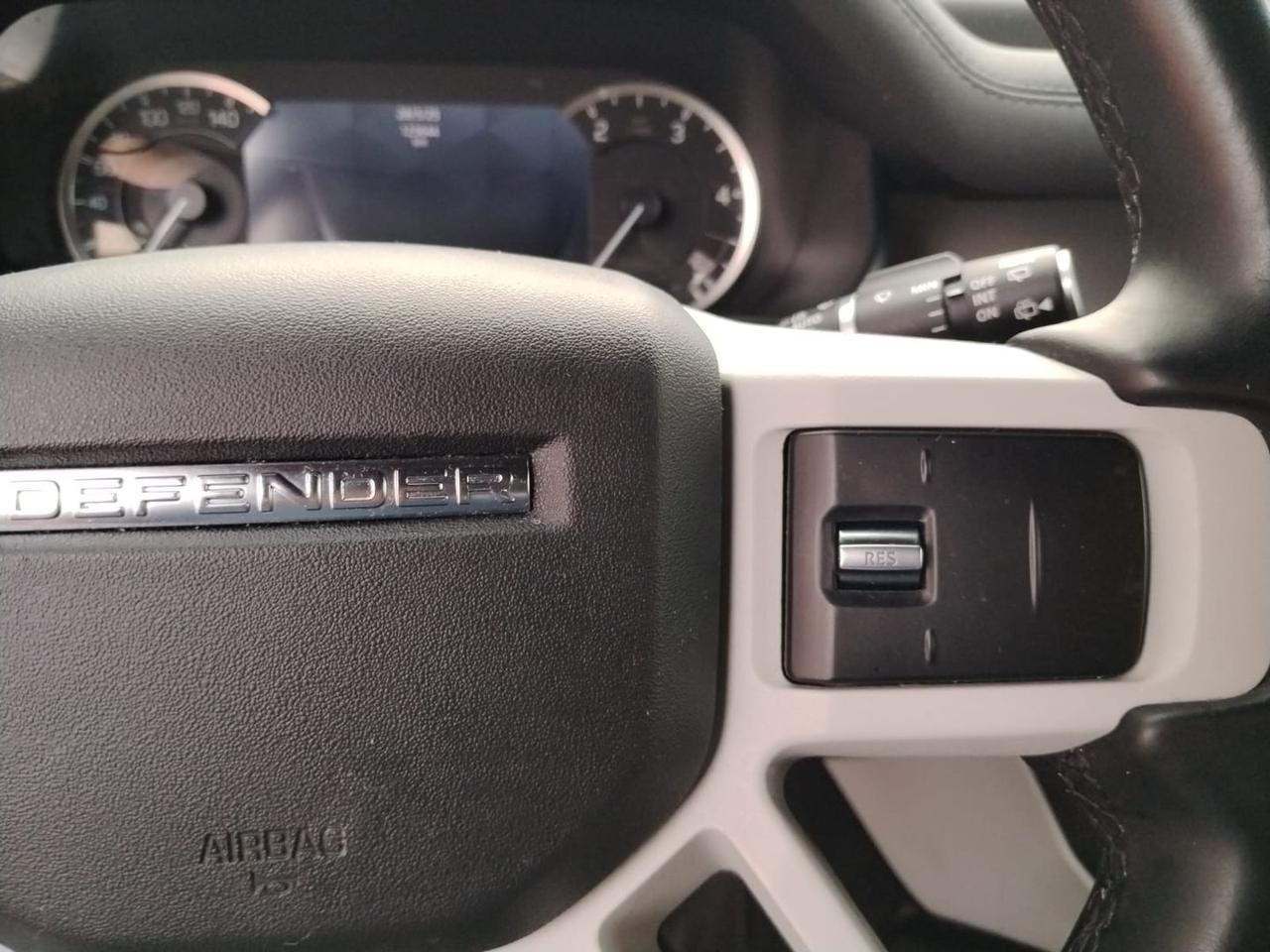 Land Rover Defender SE D 200 MHEV