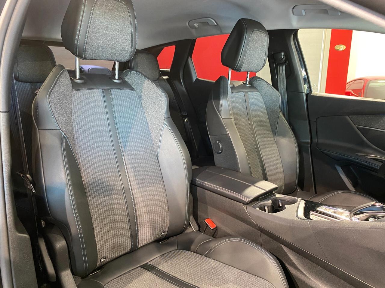 Peugeot 3008 BlueHDi 130 EAT8 Allure Pack