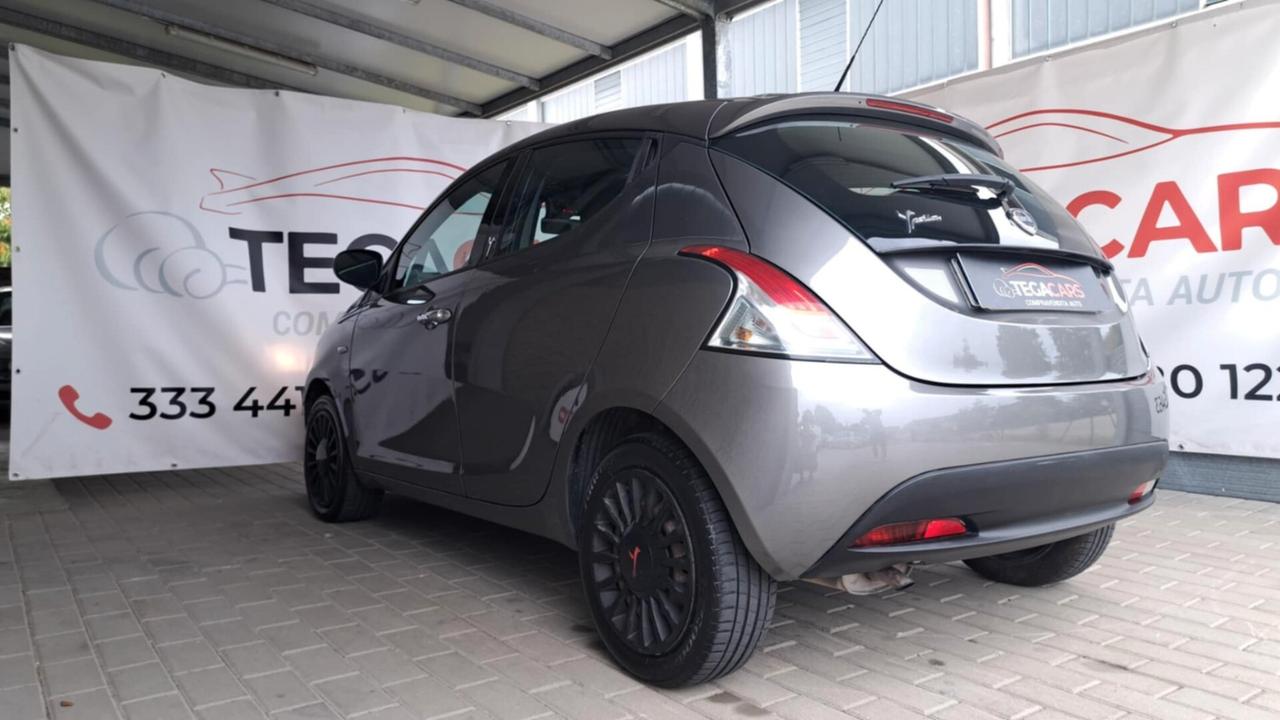 Lancia Ypsilon 1.2 69 CV 5 porte S&S Silver