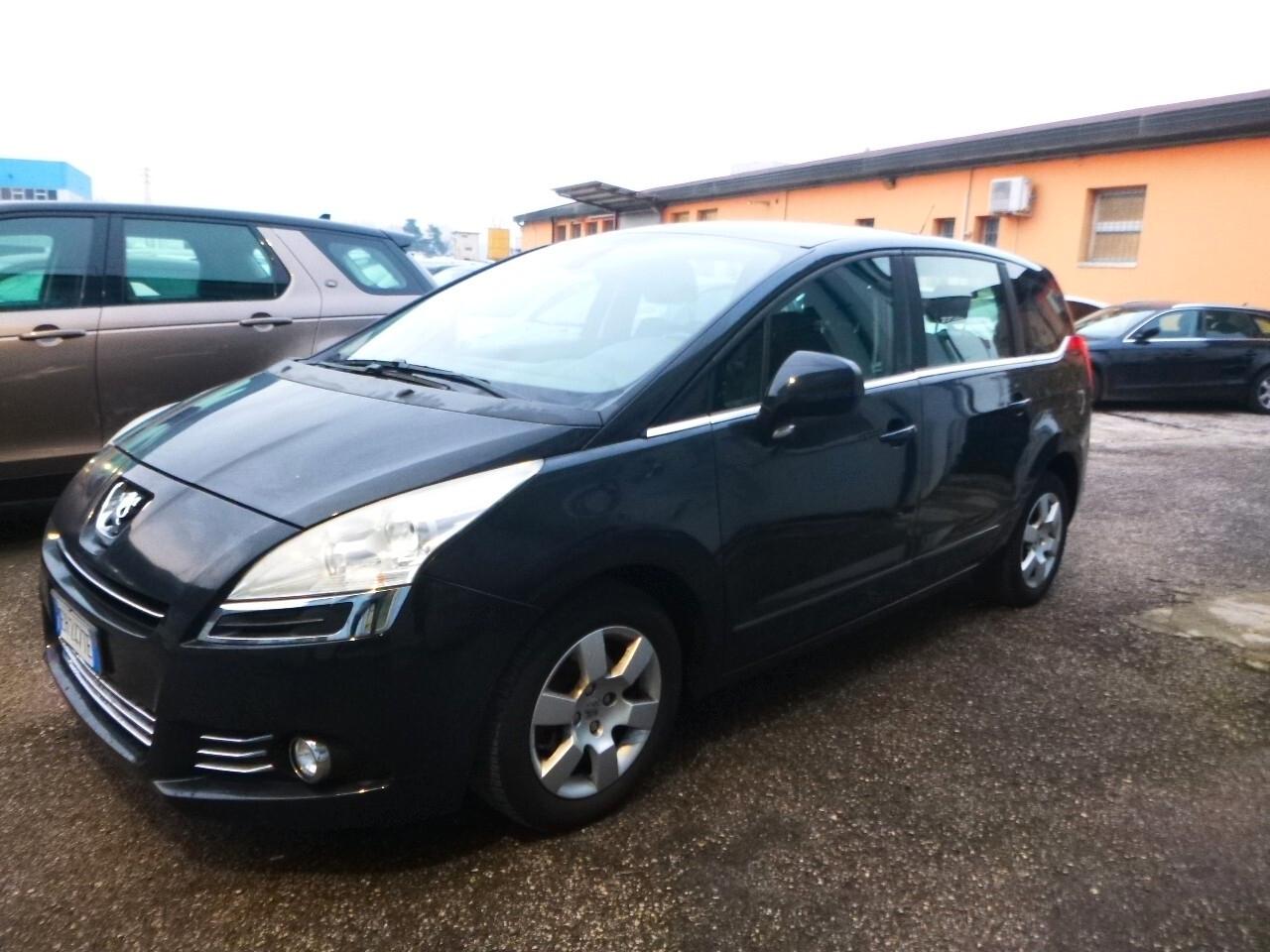 Peugeot 5008 1.6 e-HDi 112CV Stop&Start cambio robotizzato Féline