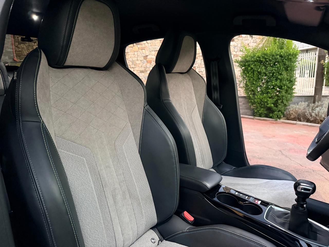Peugeot 208 BlueHDi 100 CV- GT LINE- 2021-FULL