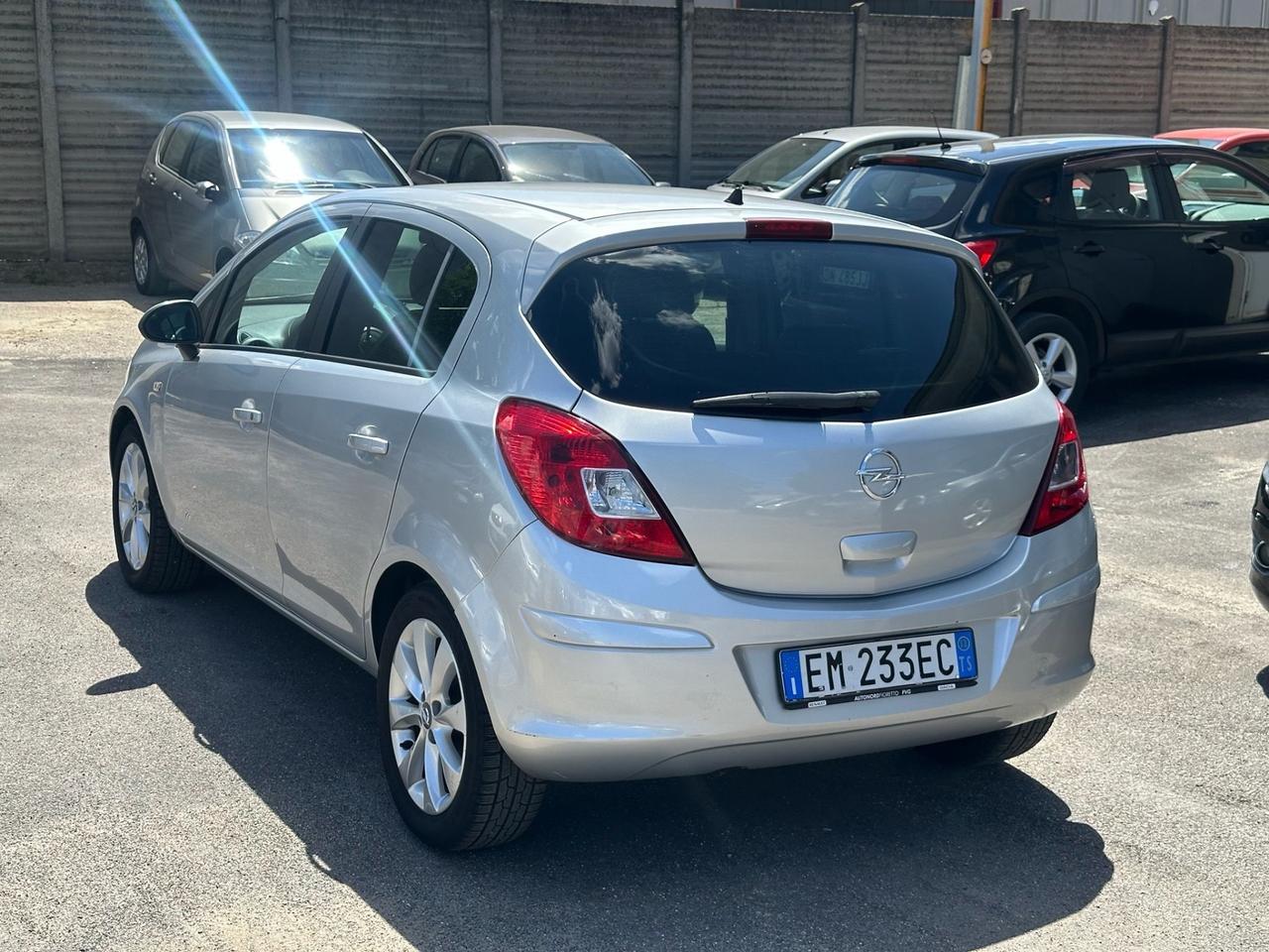 Opel Corsa 1.2 5 porte Sport