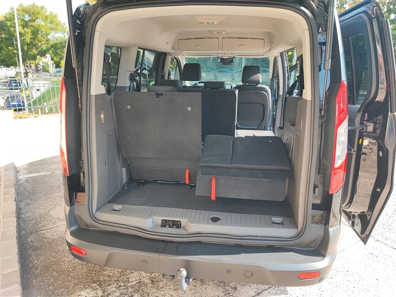 Ford Grand Tourneo Gancio Traino 7 Posti Euro 6