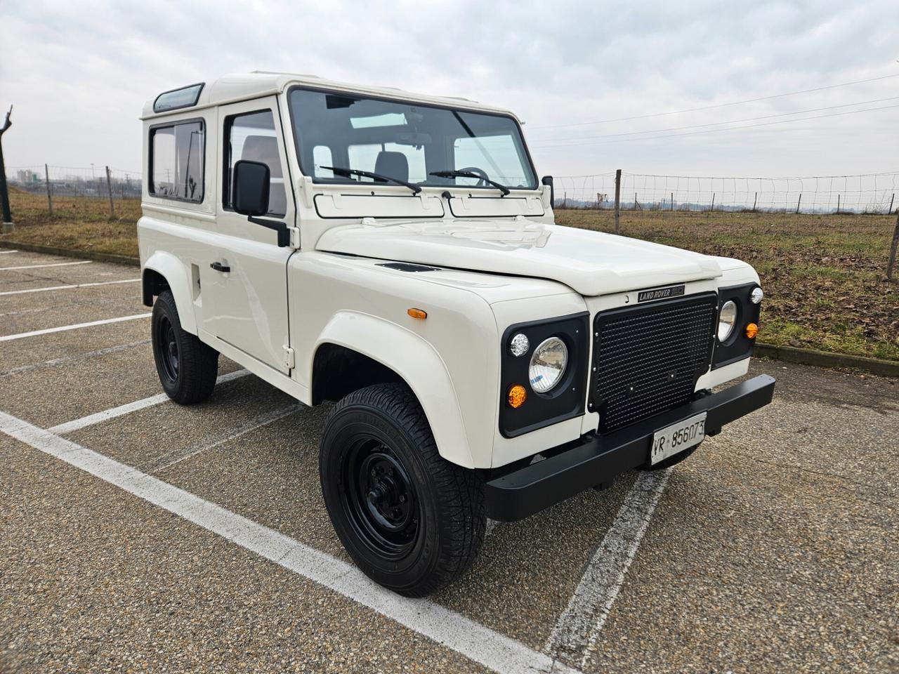 Land Rover Defender 90 turbodiesel Hard-top iscritta ASI