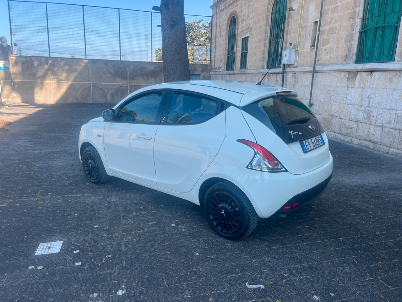 Lancia Ypsilon 1.2 69 CV 5 porte X NeoPatentati