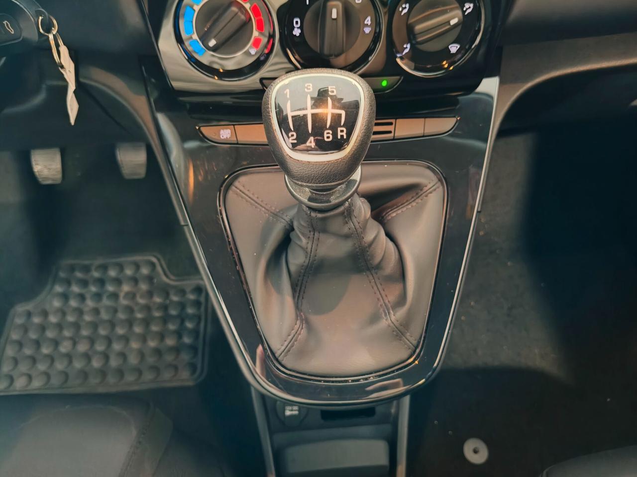 Lancia Ypsilon 1.0 70CV 5P Hybrid Platino