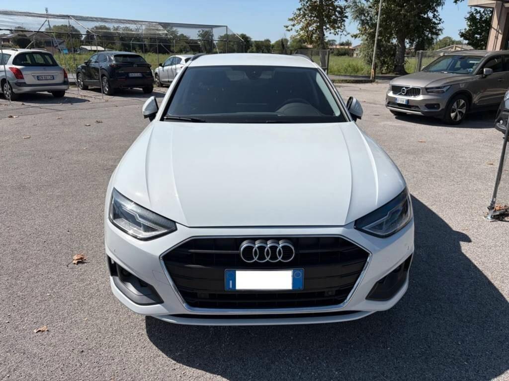 Audi A4 Avant 30 TDI/136 CV S tronic Business Advanced