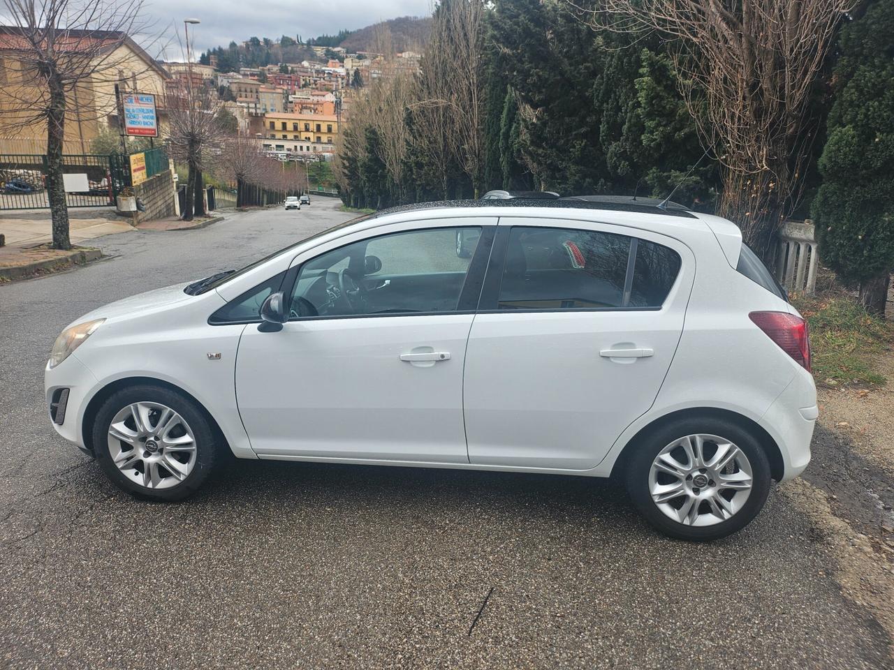 Opel Corsa 1.2 5 porte B-color 2012