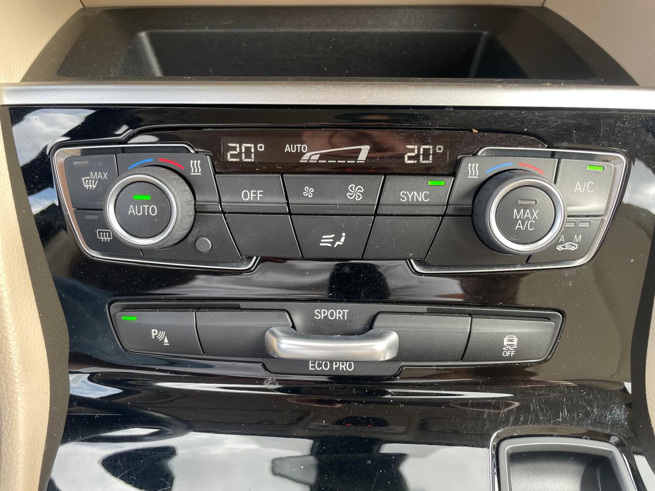 Bmw 218d Active Tourer Luxury auto-NAVI-RETRO-PELLE