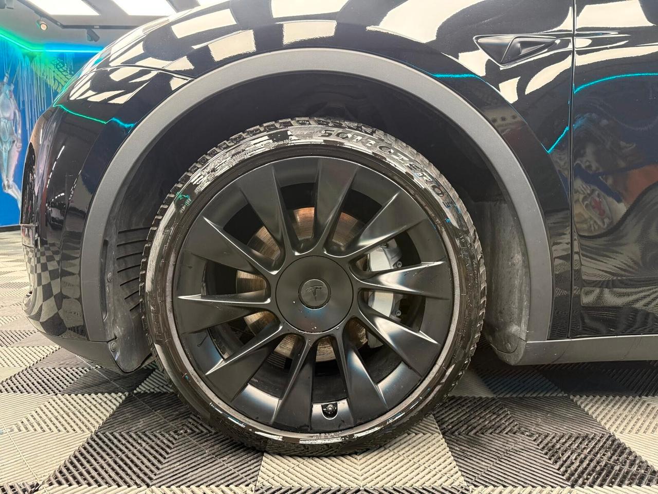 Tesla Model Y Long Range AWD (629)