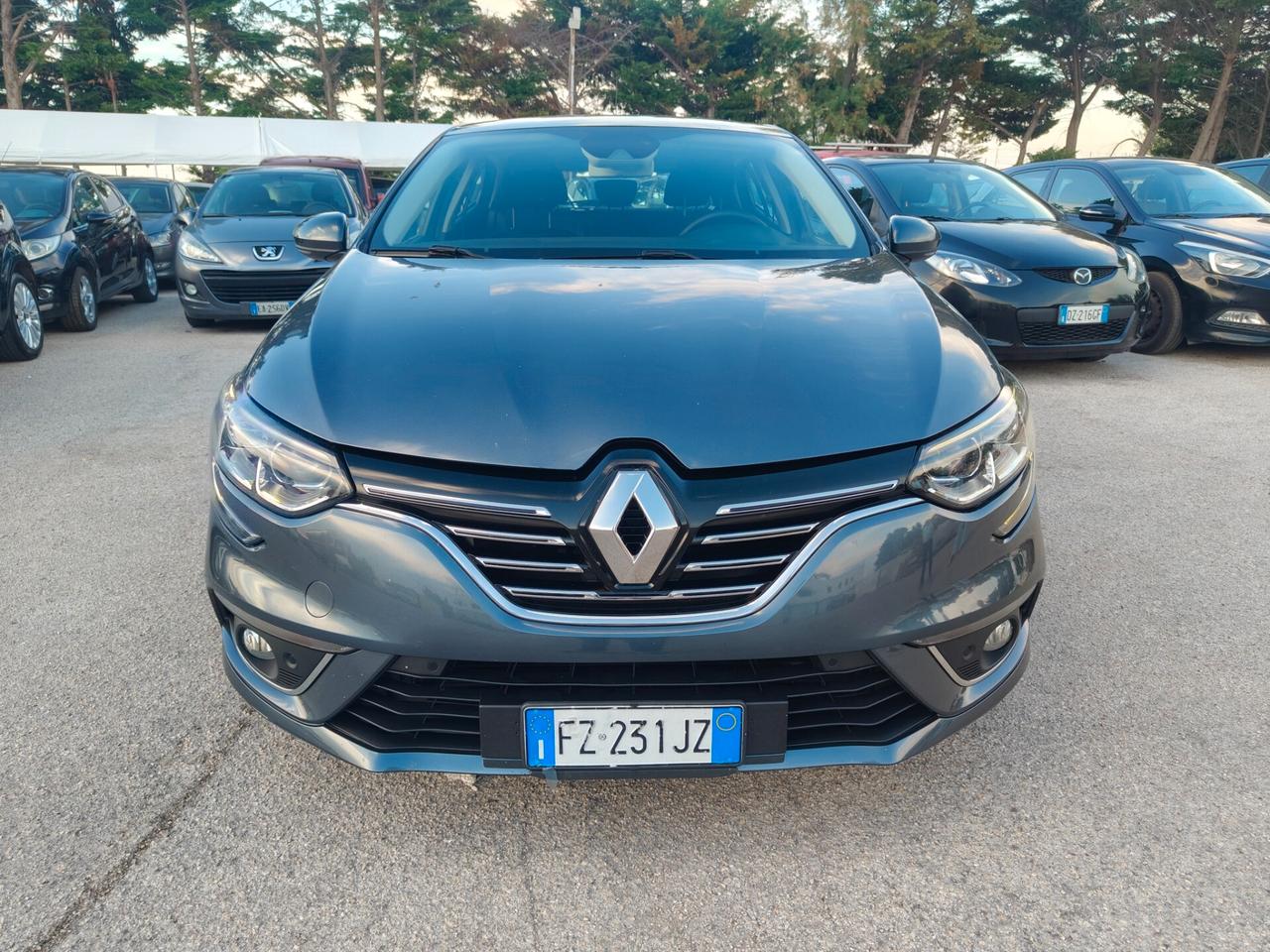 Renault Megane 1.5 Blue dCi 115cv EDC Intens