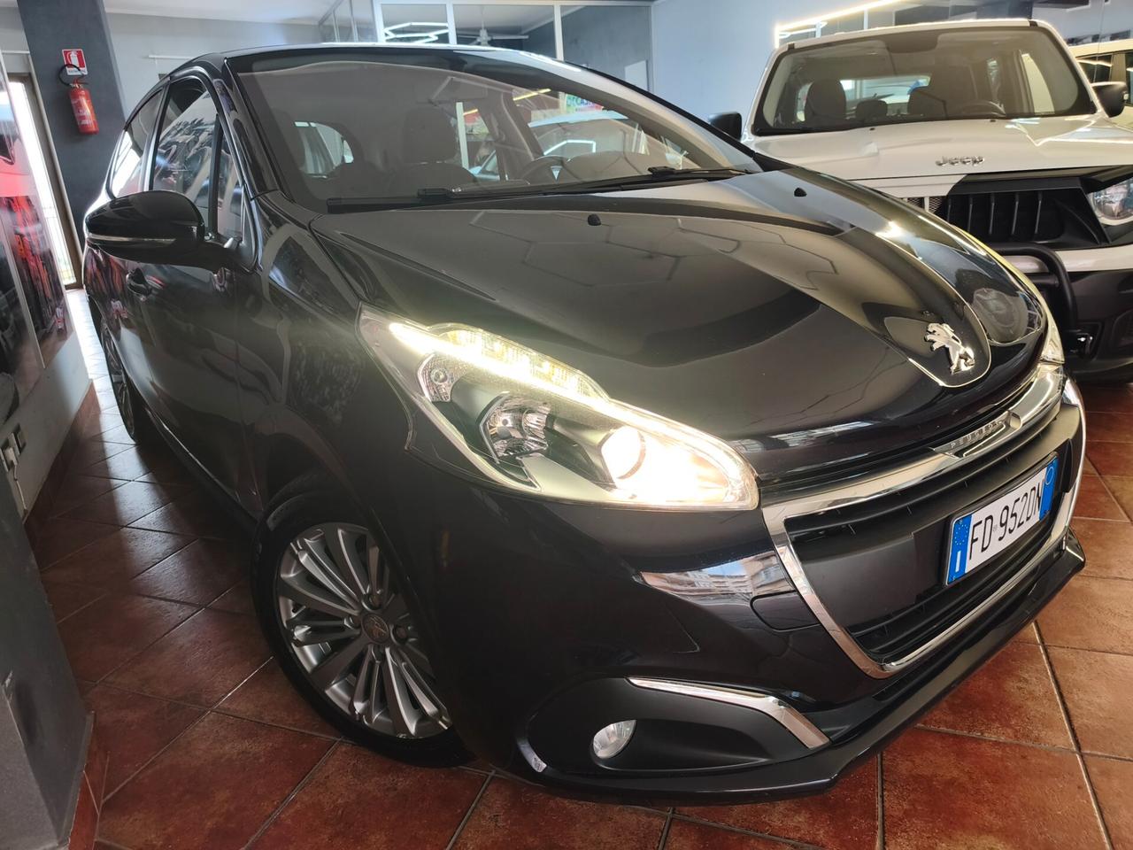 Peugeot 208 1.6 diesel 75CV FULL OPTIONAL