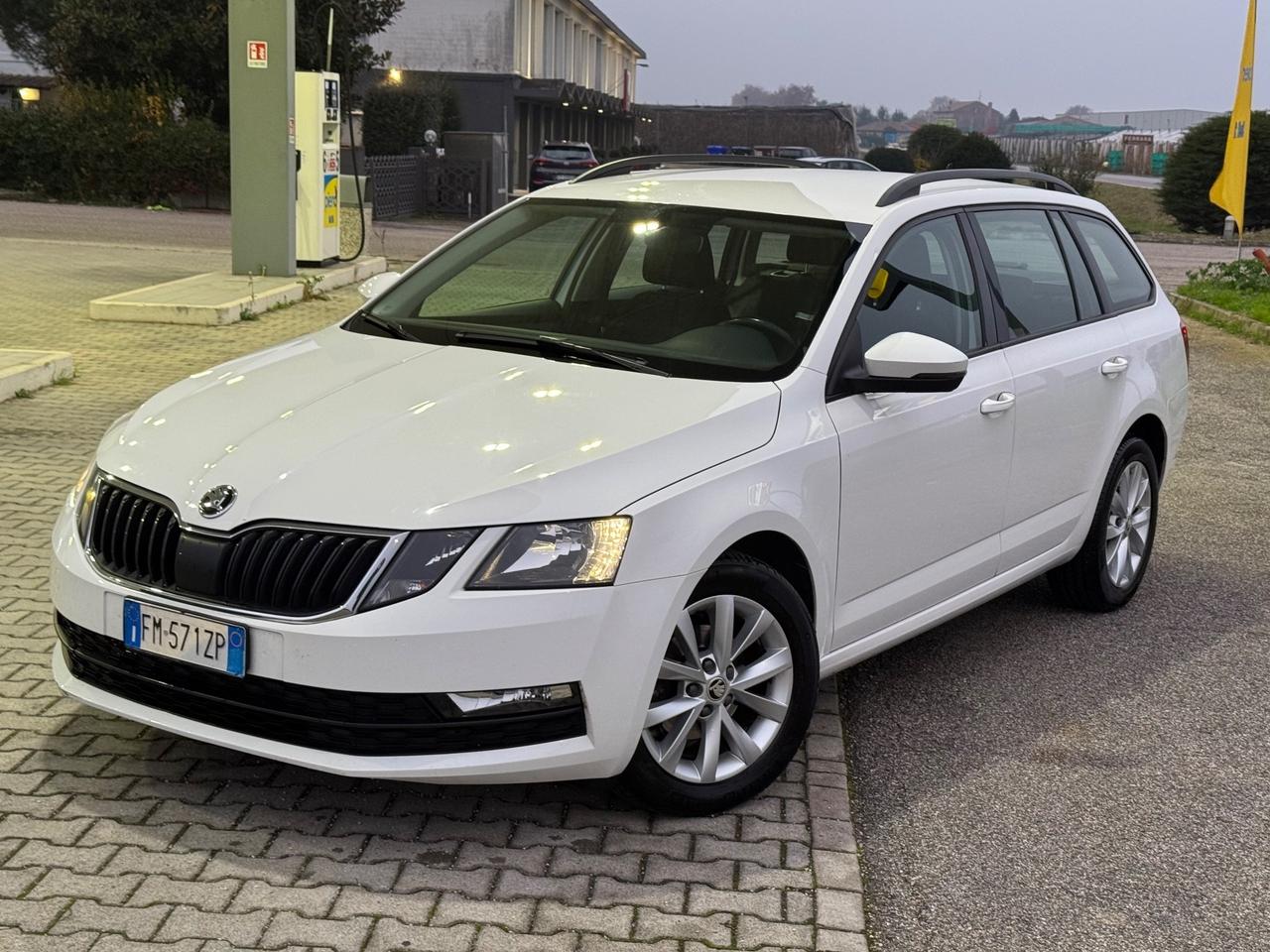 Skoda Octavia 1.6 TDI 2018 automatico Autocarro n1 4 posti