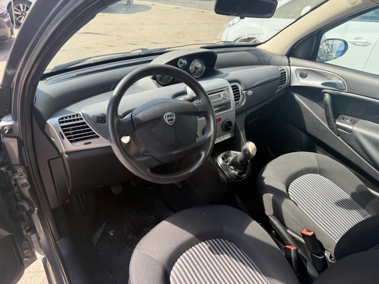 Lancia Ypsilon 1.3 MJT 75 CV Argento