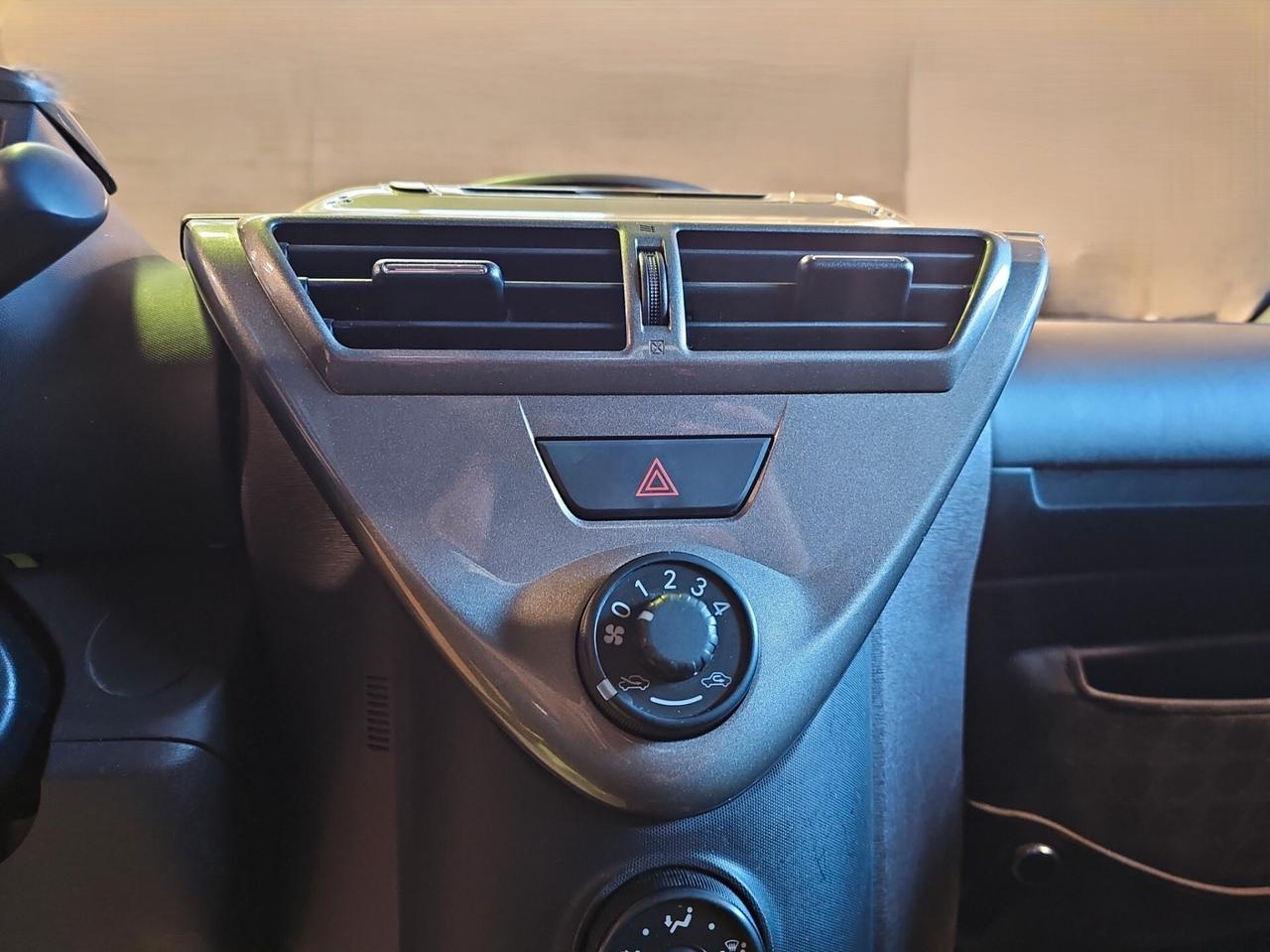 Toyota iQ 1.0 4 POSTI AUTOMATICA Multidrive