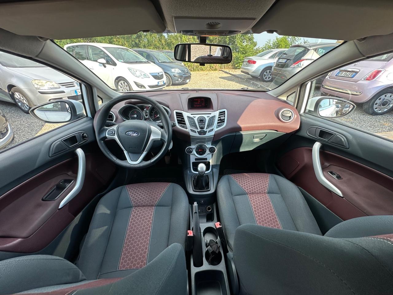 Ford Fiesta 1.4 5 porte Bz.- GPL Titanium OK NEOPATENTATI