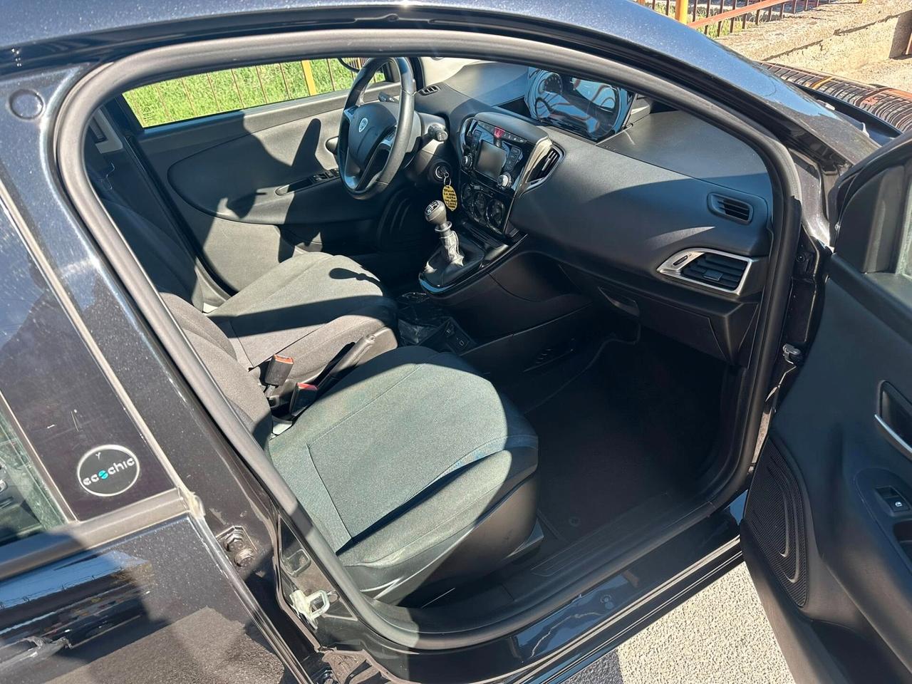 Lancia Ypsilon 1.0 FireFly 5 porte S&S Hybrid Ecochic Gold