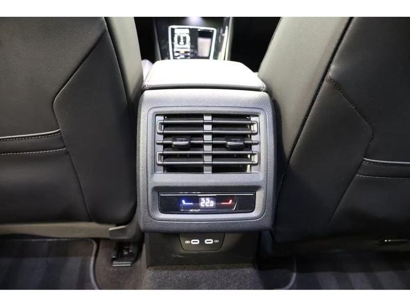 Volkswagen Golf Golf Variant 2.0 TDI 150 CV DSG SCR R-Line BLACK STYLE LED CAMERA HEAD-UP