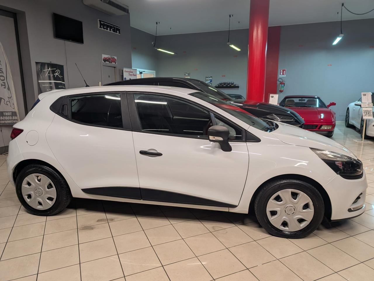 Renault Clio 2 POSTI AUTOCARRO +IVA