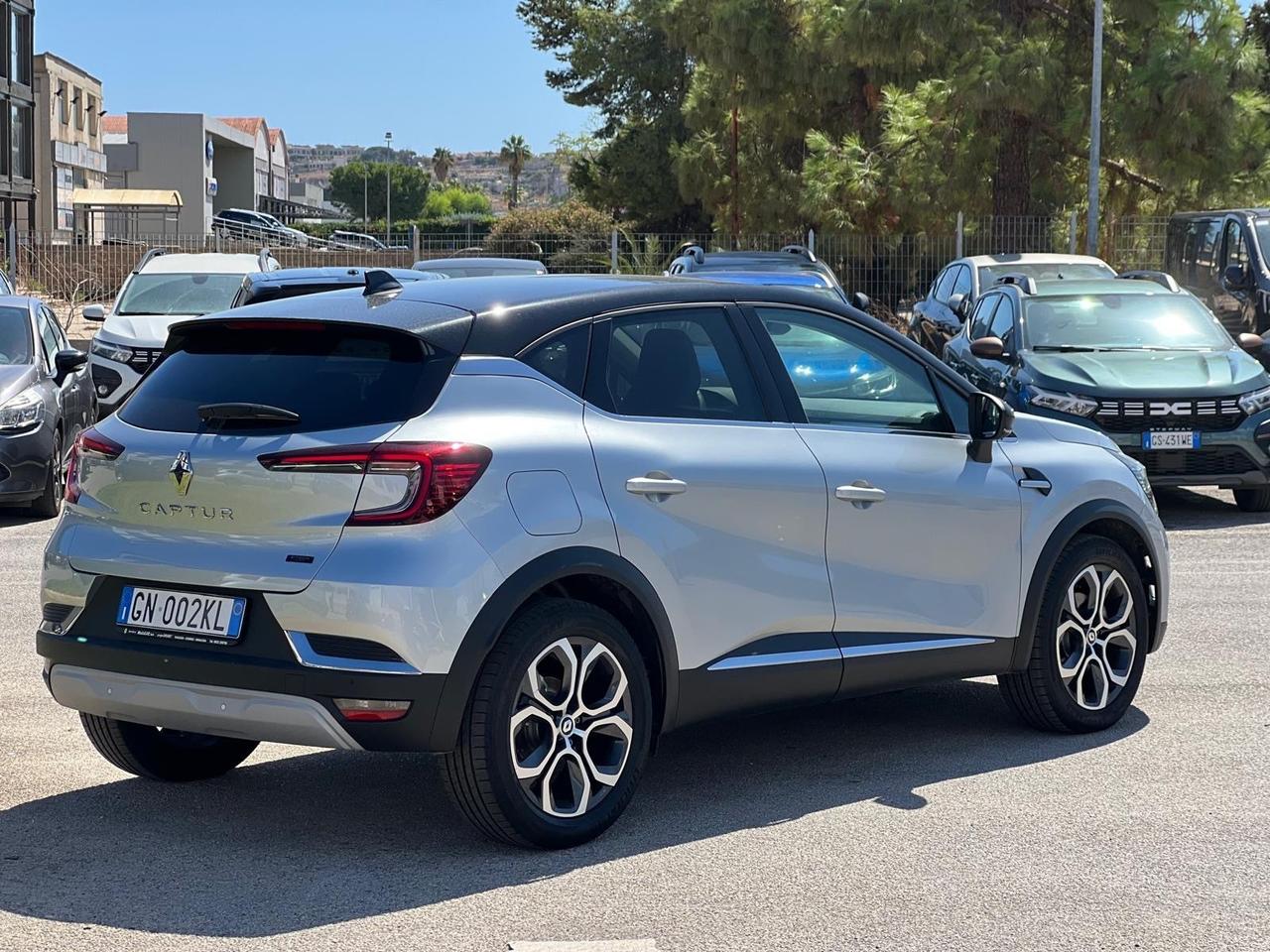 Renault Captur Full Hybrid E-Tech 145 CV Techno solo 1900 km