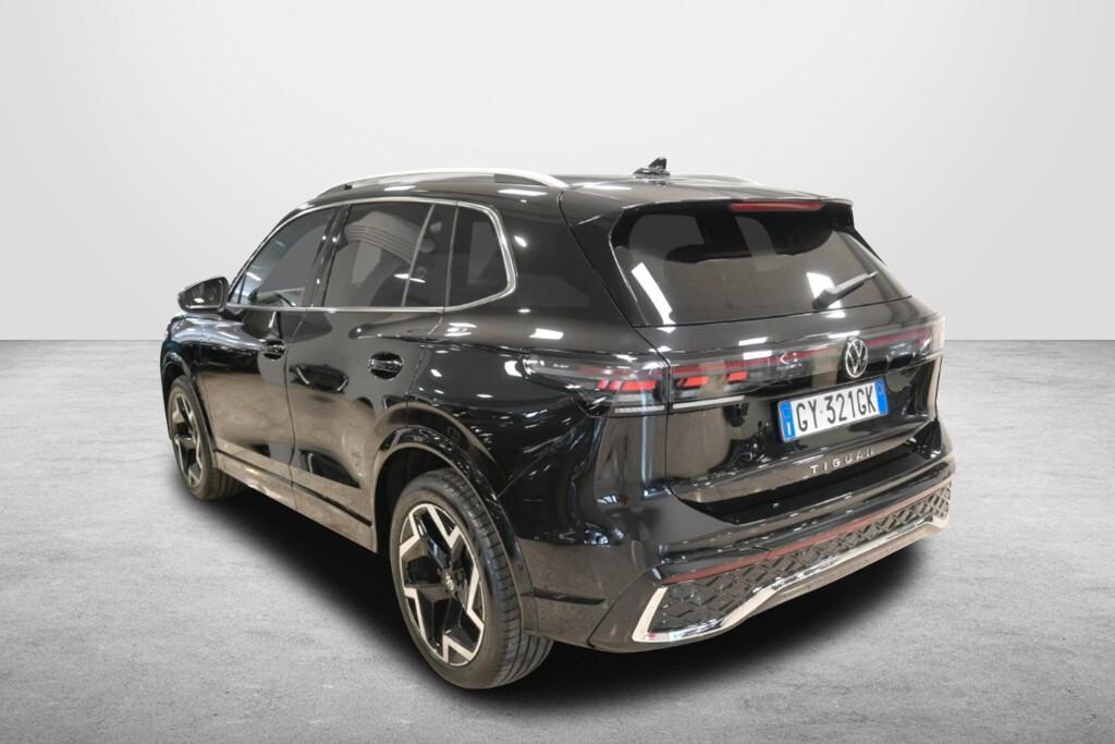 VOLKSWAGEN TIGUAN NEW 2.0 TDI 150CV DSG SCR R LINE ( FARI IQ LIGHT - ADAPTIVE CRUISE - AMBIENT LIGHT - DIGITAL COCKPIT - APP CONNECT - PARK ASSIST - TELECAMERA POST. - CERCHI 19 )