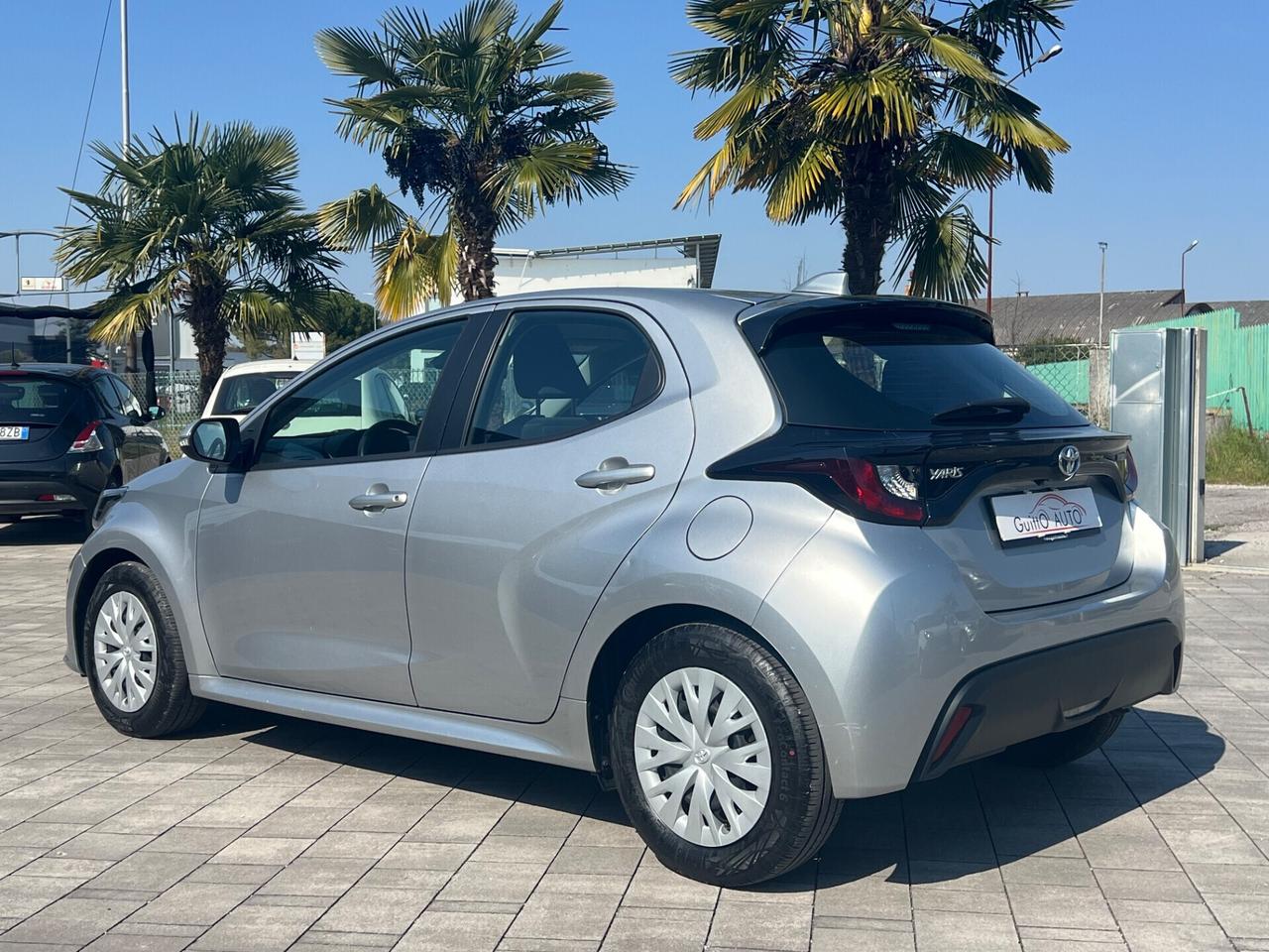 Toyota Yaris 1.5 Hybrid 5 porte Business FINANZIABILE