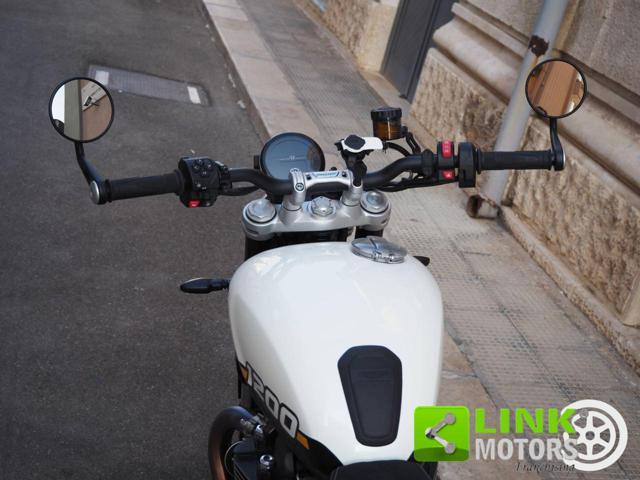 TRIUMPH Speed Twin 1200