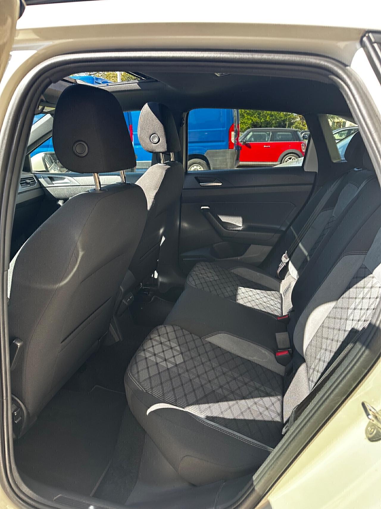 Volkswagen Taigo 1.0 TSI 110 CV DSG R-Line