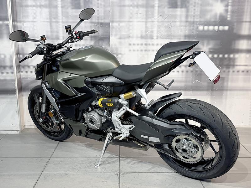 Ducati Streetfighter V2