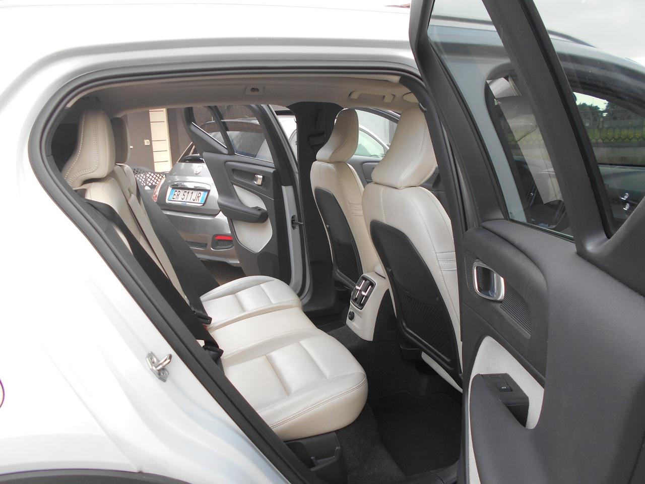 Volvo XC40 T5 Recharge Plug-in Hybrid R-design