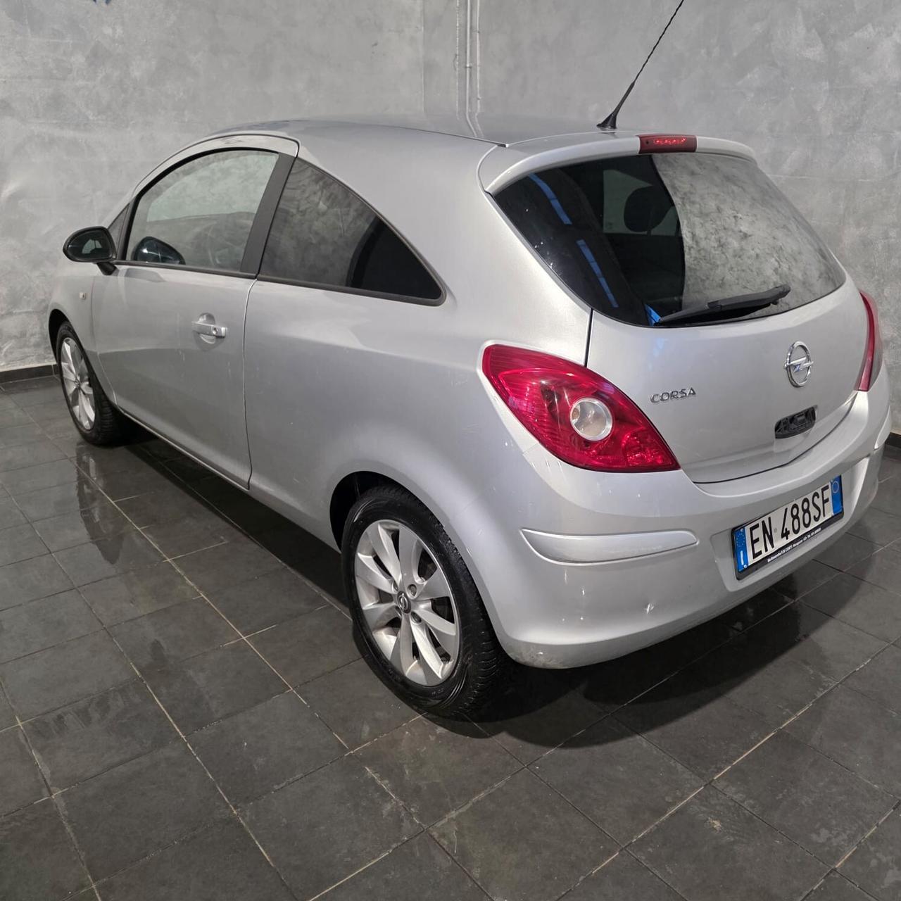Opel Corsa 1.2 3 porte Edition