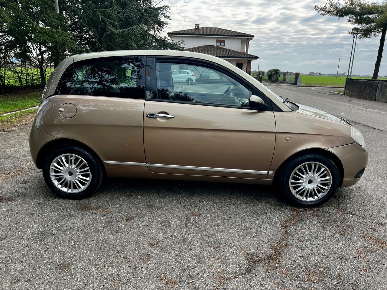 Lancia Ypsilon 1.4 Platino