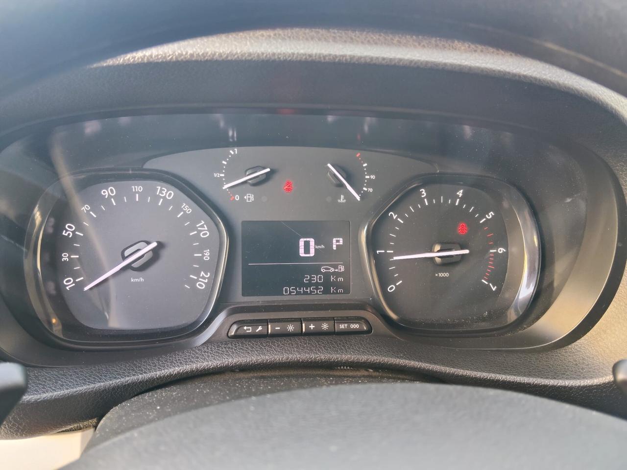 Peugeot Traveller Long Business 120 cv EAT8 9 Posti